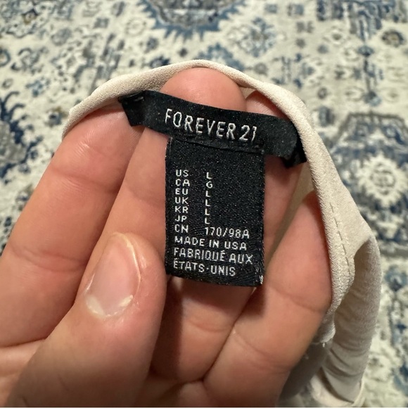 H&M colorful wolf Shirt - Picture 3 of 4